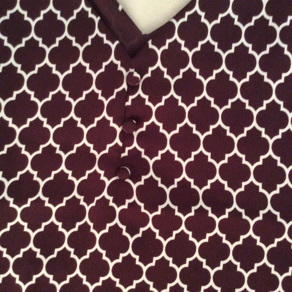💜3/$18 NWOT EXPRESS maroon Downtown button down top - Picture 7 of 7